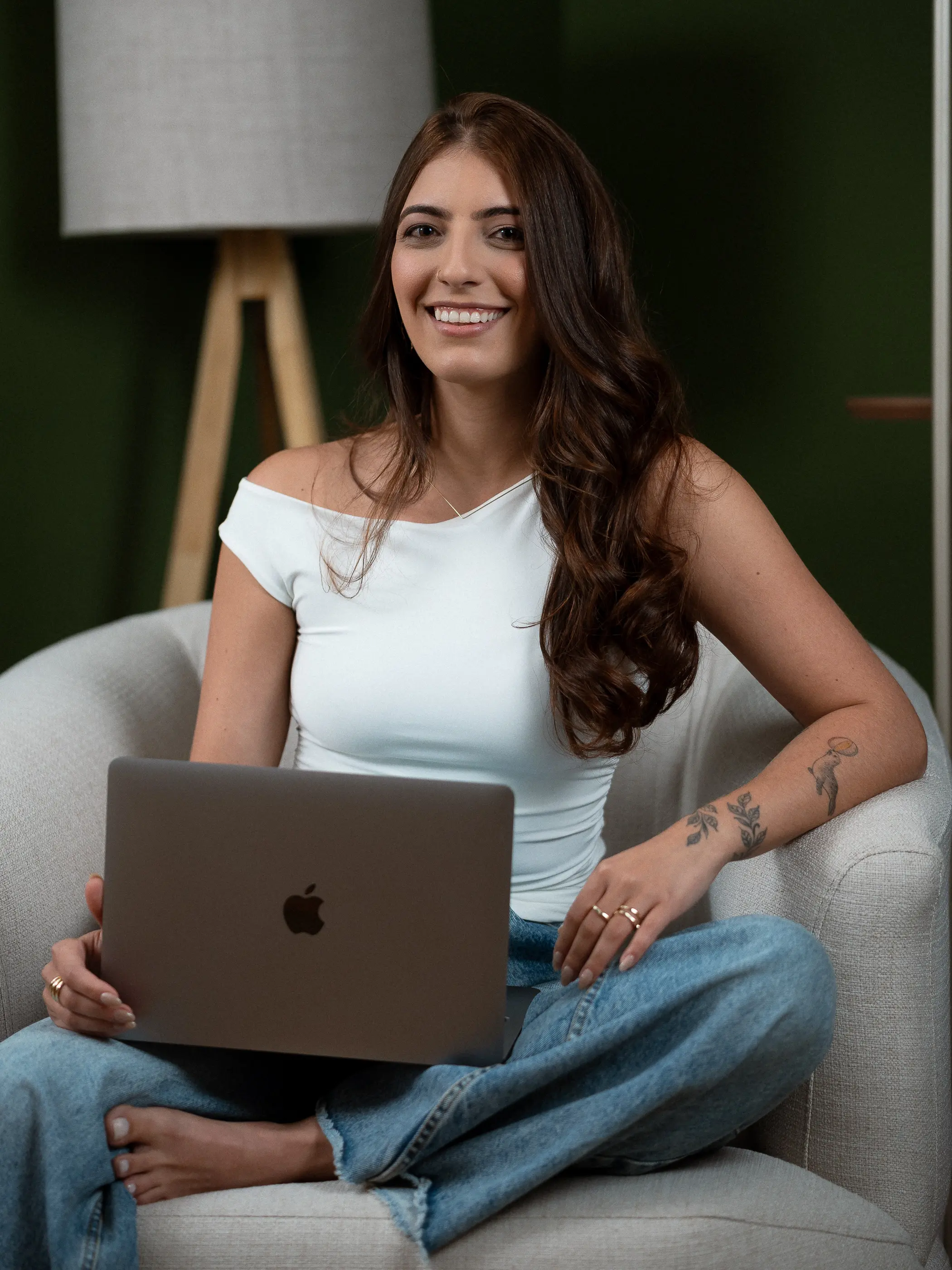 Foto da Nutricionista Vanessa Côrtes sorrindo